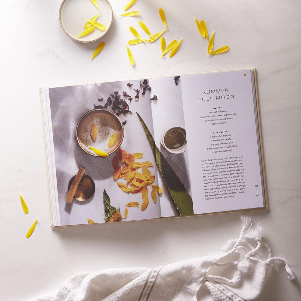 Moon Bath - Bathing Rituals and Recipes for Relaxation and Vitality